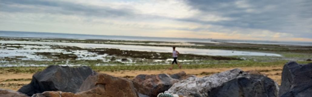 sport cours au bord de mer