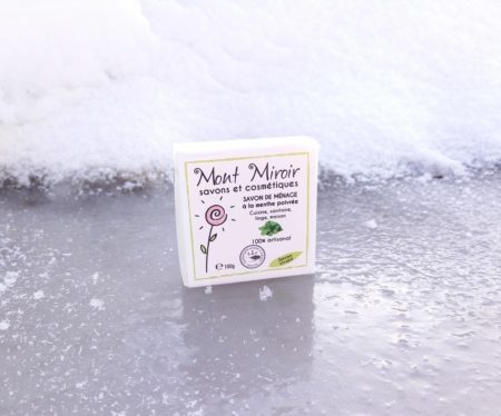 Savon de ménage à la menthe poivrée, sur glace