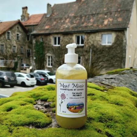 gel douche provence sur mousse et vielles maisons