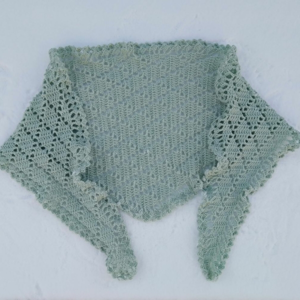 mini chale en crochet en laine atelier du mont miroir